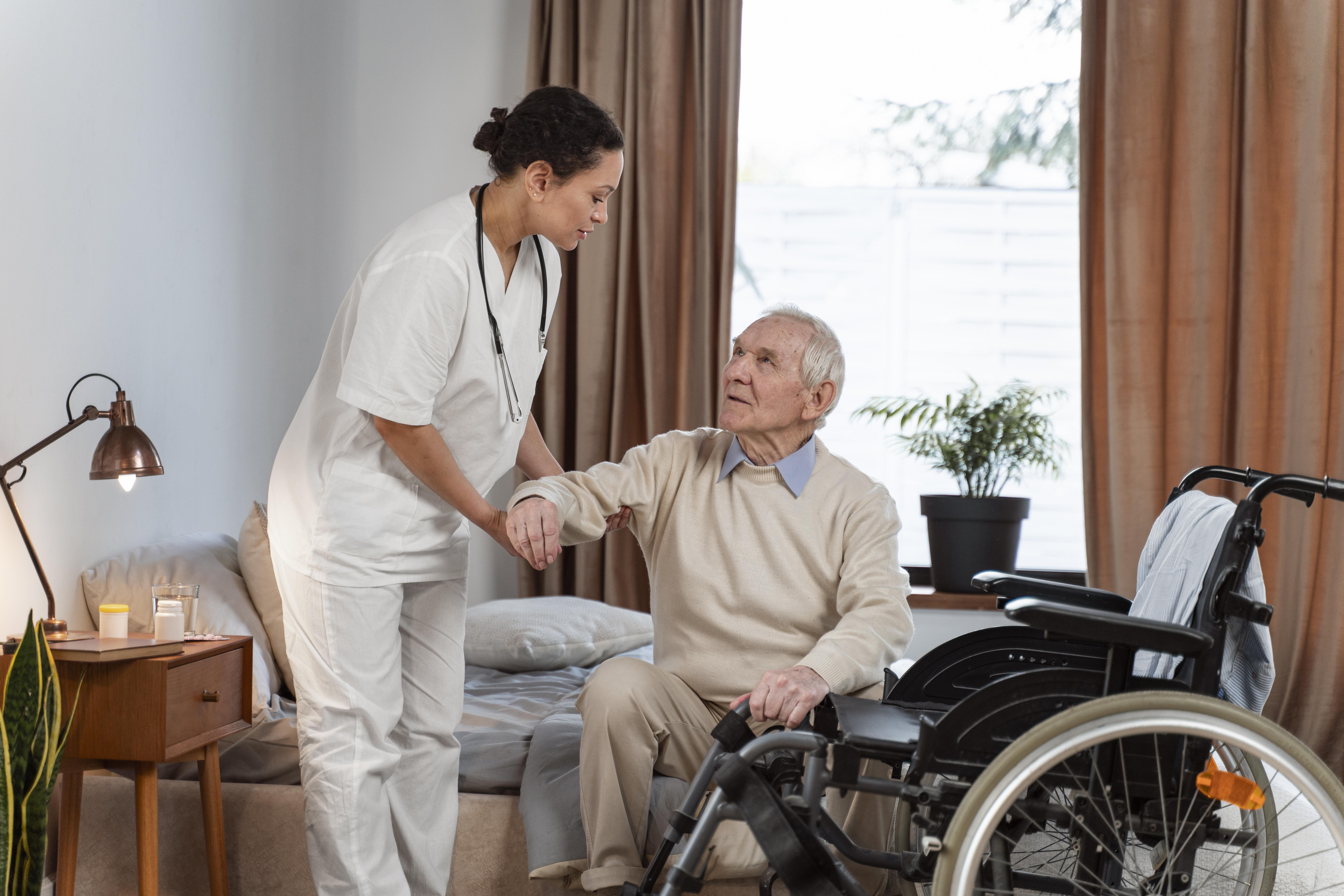 Top 7 Qualities to Look for in a Professional Home Nurse
